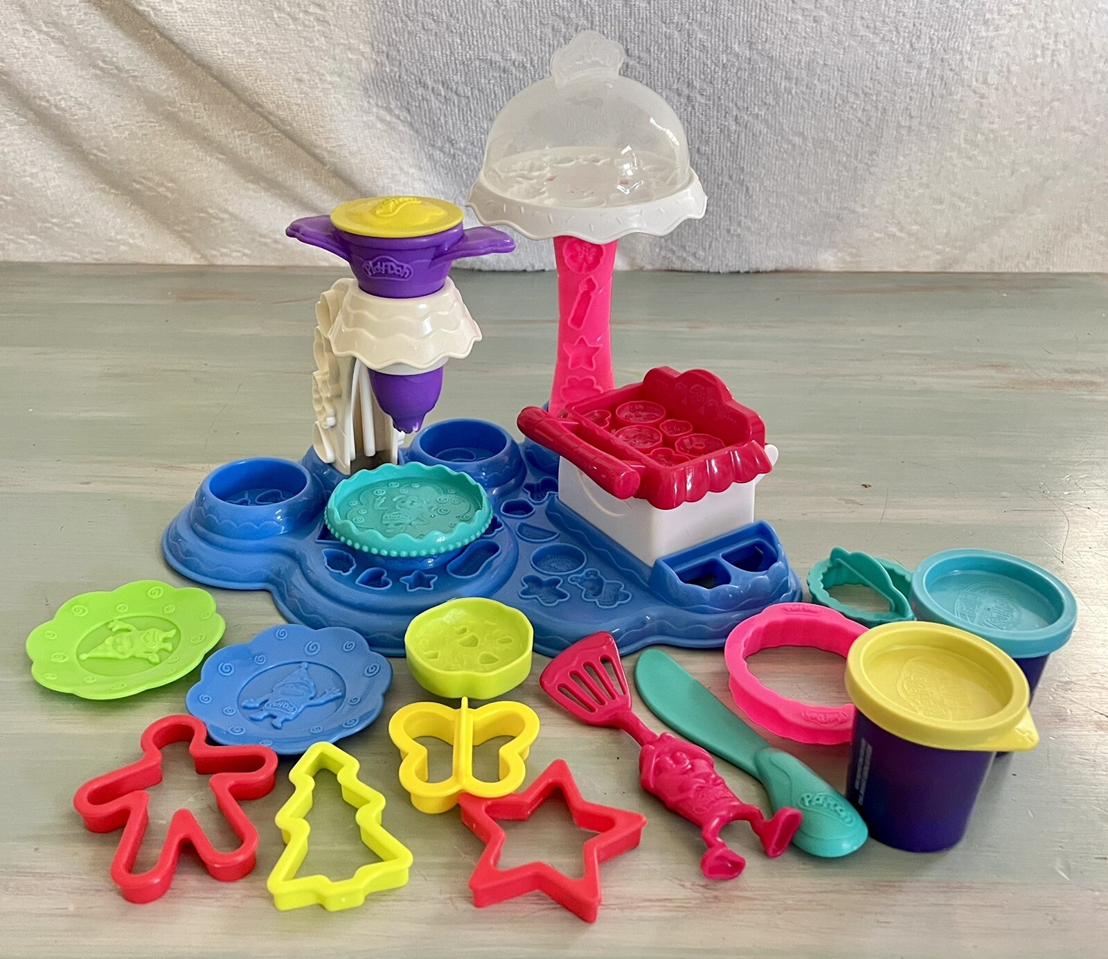 Hasbro 2018 Play-Doh Cake Party Almost Complete Includes Some Soft Play-doh