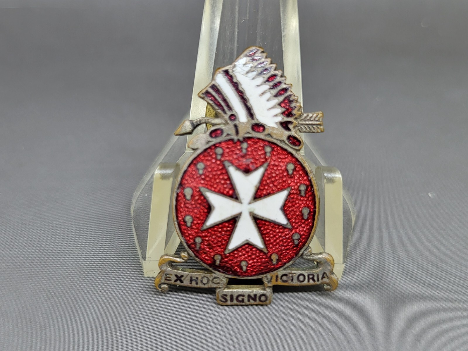 U.S. Army Military 14th Art Ex HOC Signo Victoria Enamel Lapel Hat Pin Crest