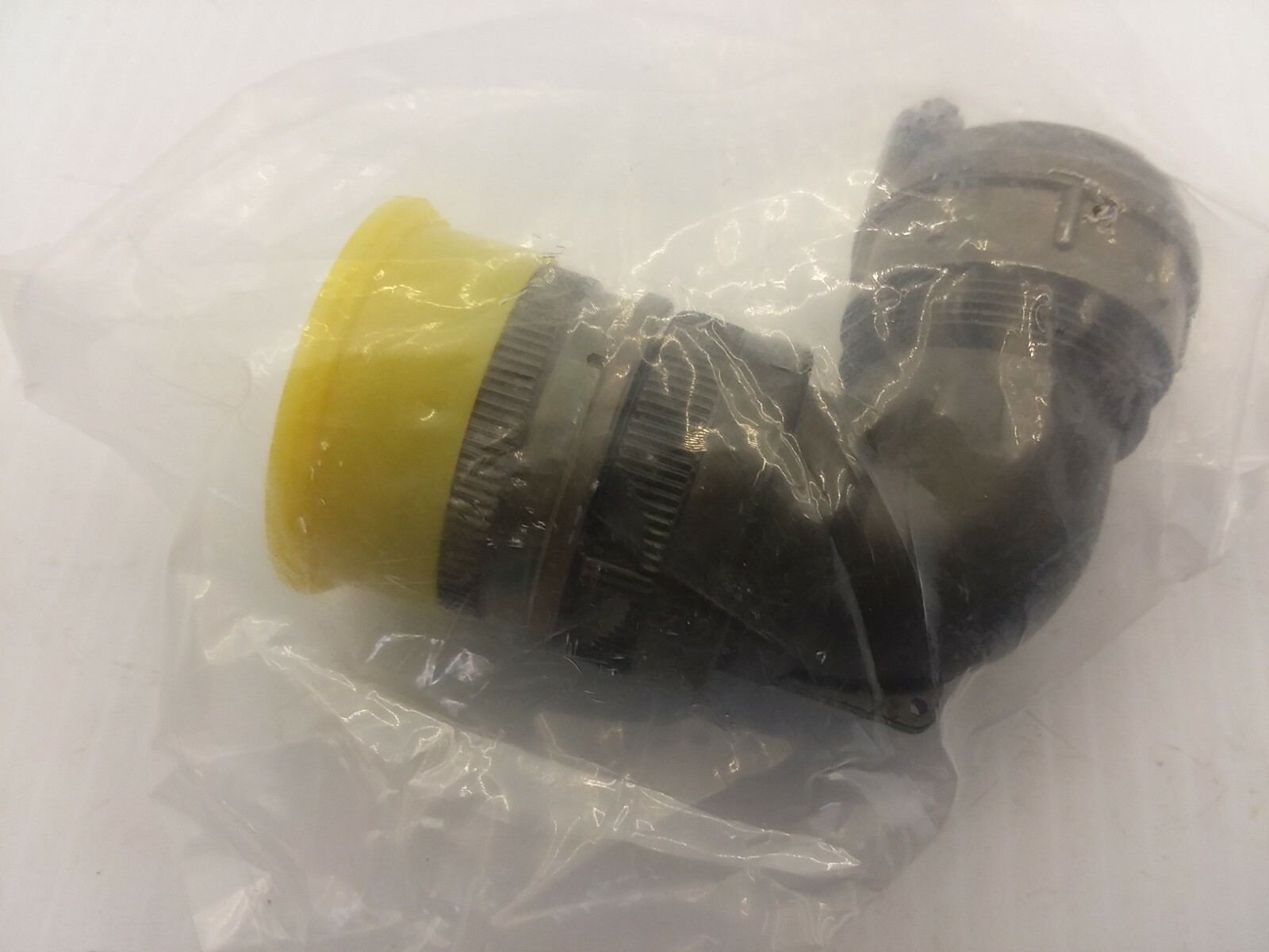 AMPHENOL MS3108E24-28S CIRCULAR MIL SPEC CONN. SOCKET 24-POS. RIGHT ANGLE NIB