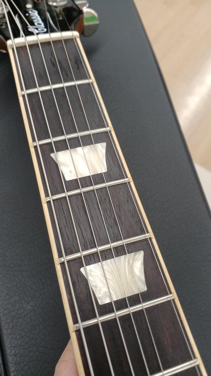GIBSON LES PAUL LASSIC electric guitar