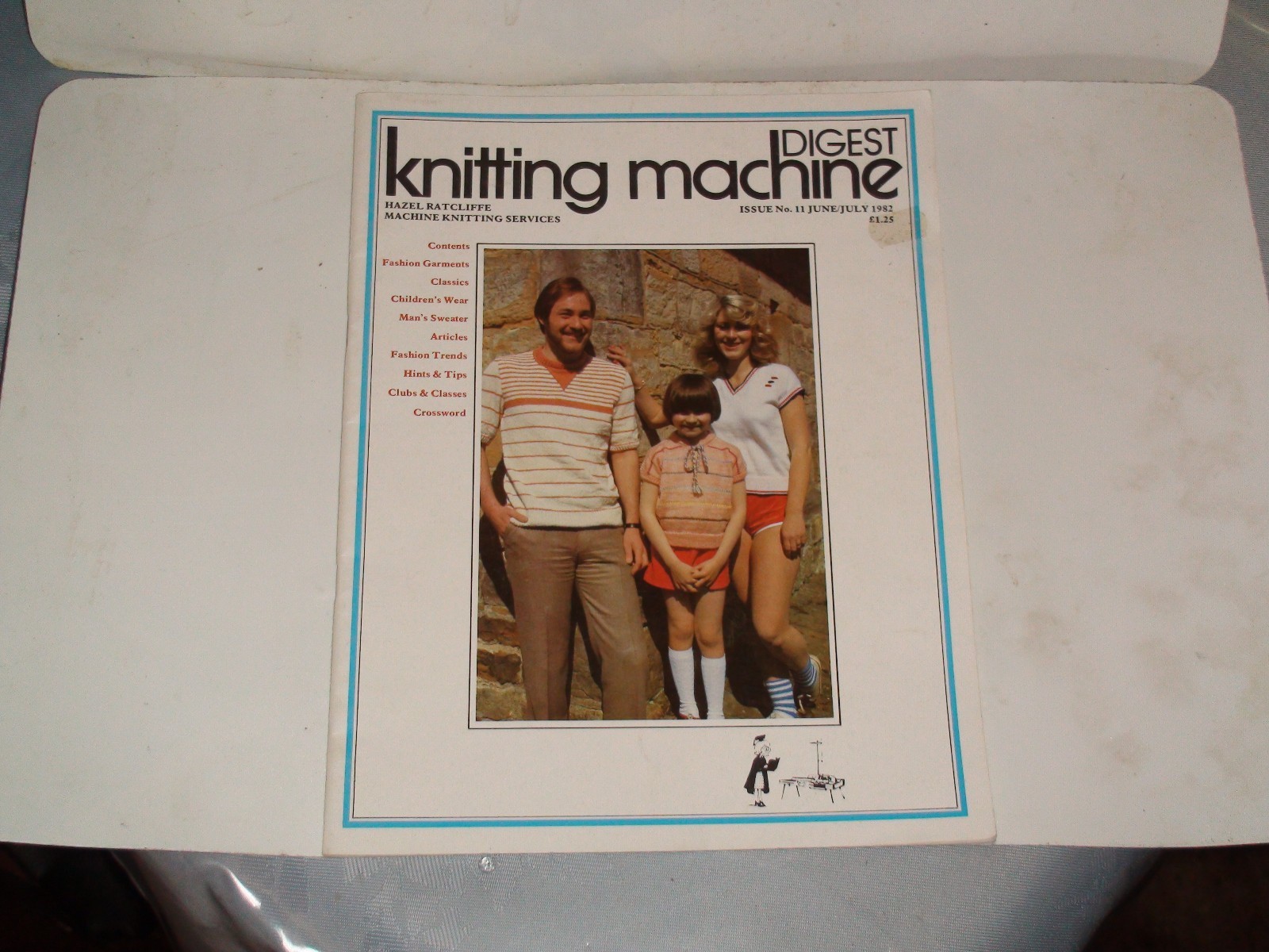 KNITTING MACHINE MAGAZINE/ BOOK: MACHINE KNITTING DIGEST ISSUE 11 JUNE/JULY 1982