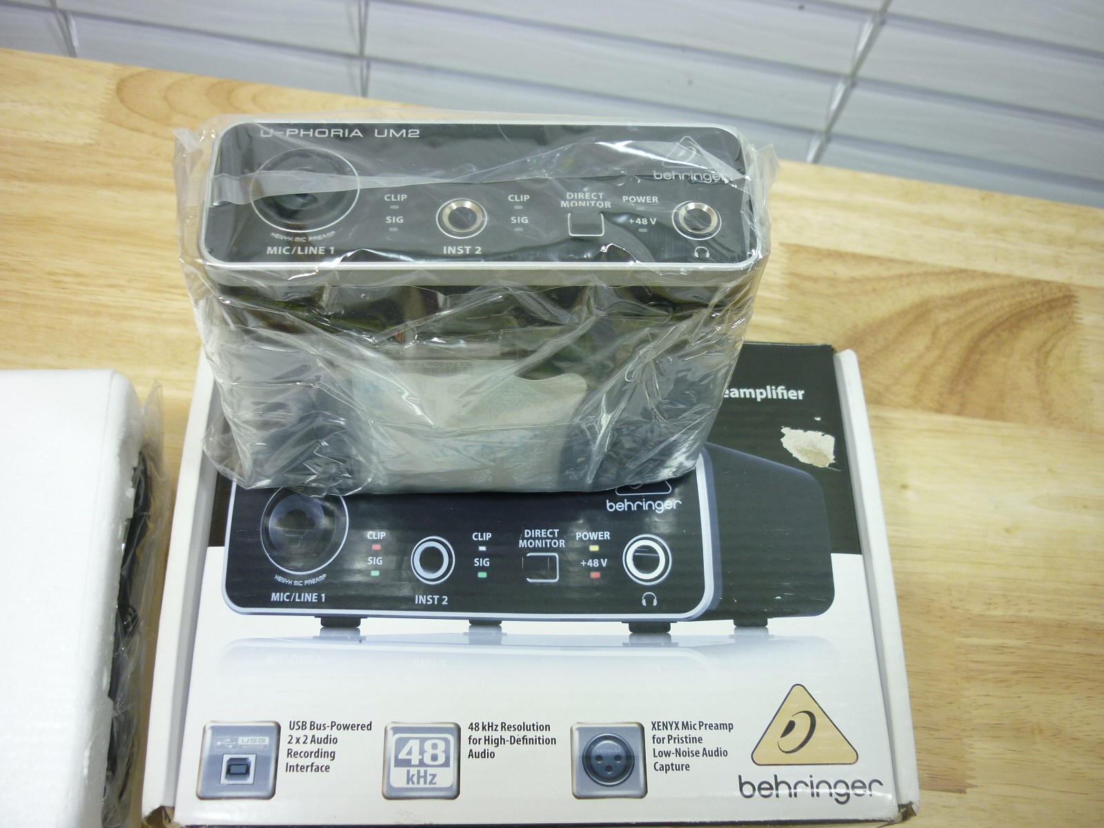 Behringer U-Phoria UM2 Audiophile 2x2 USB Interface 26G51