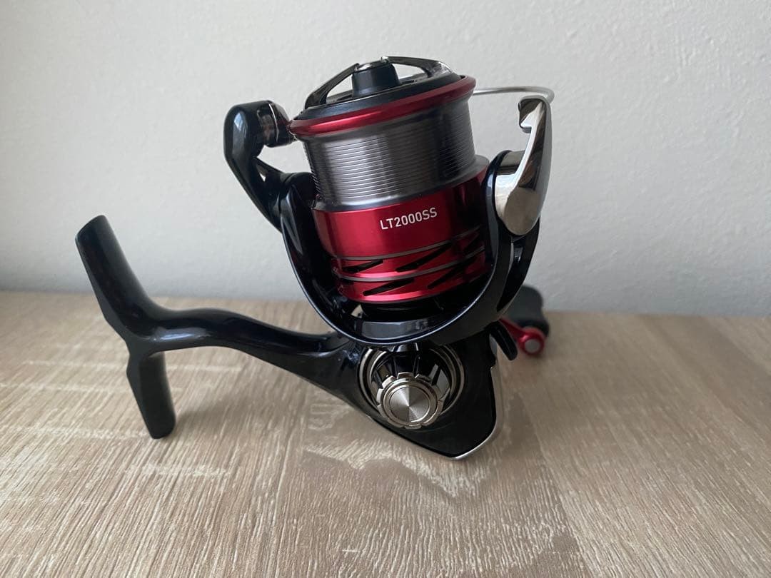 DAIWA 23 Regalis LT2000SP Spinning Reel Custom SLP Spool Handle Authentic