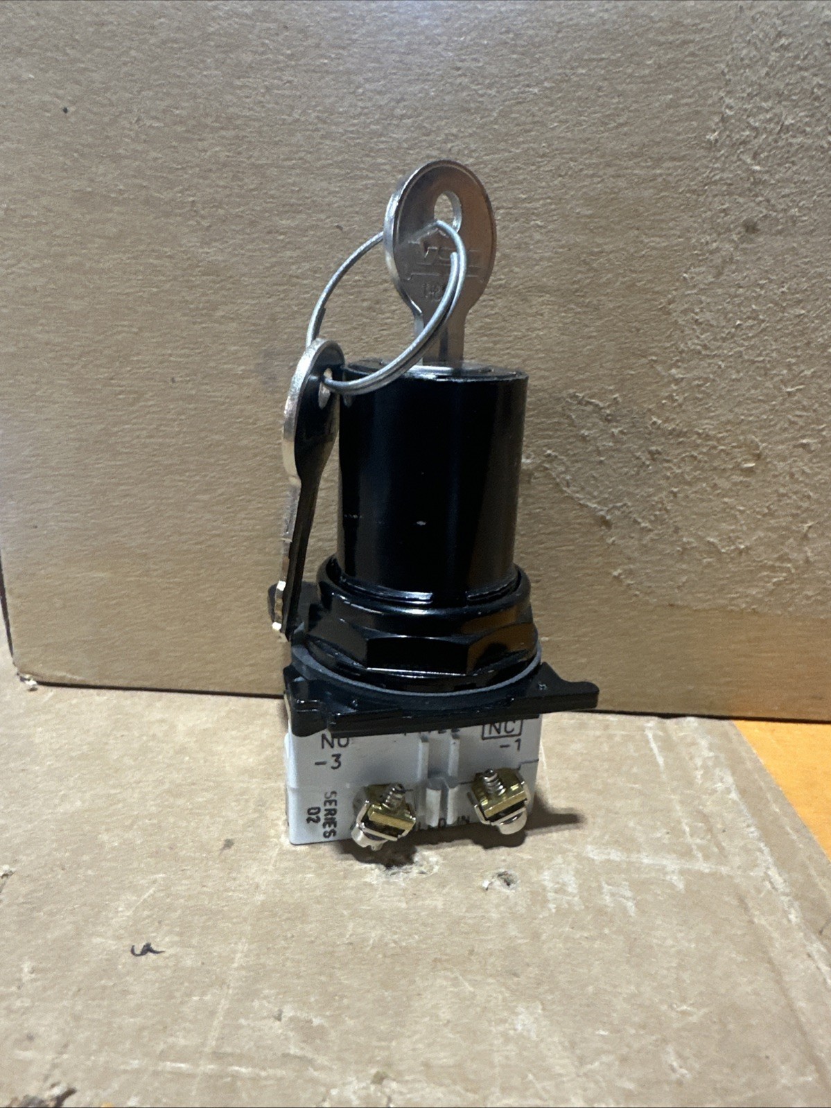 Eaton 10250t434 2 Position Key Switch Black