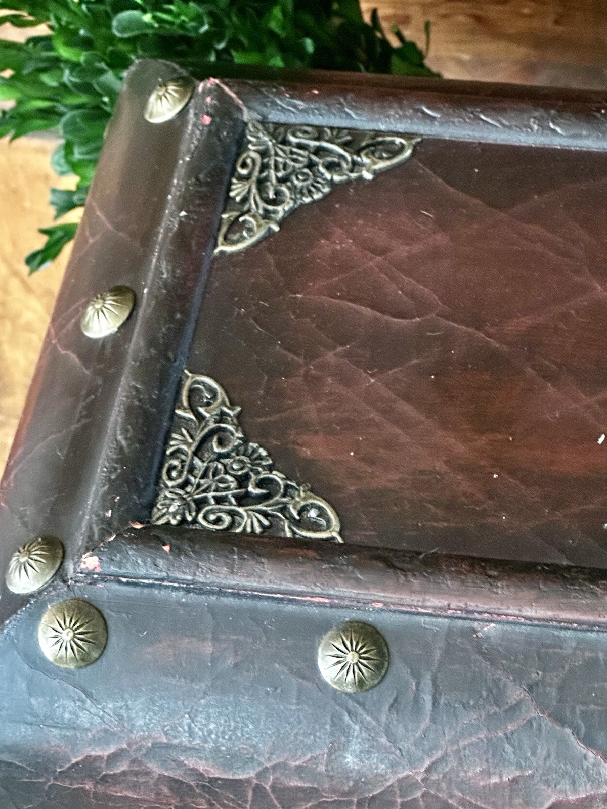 VTG Inspired Hinged/Lidded Faux Leather Rustic Decorative Footed Chest/Trunk