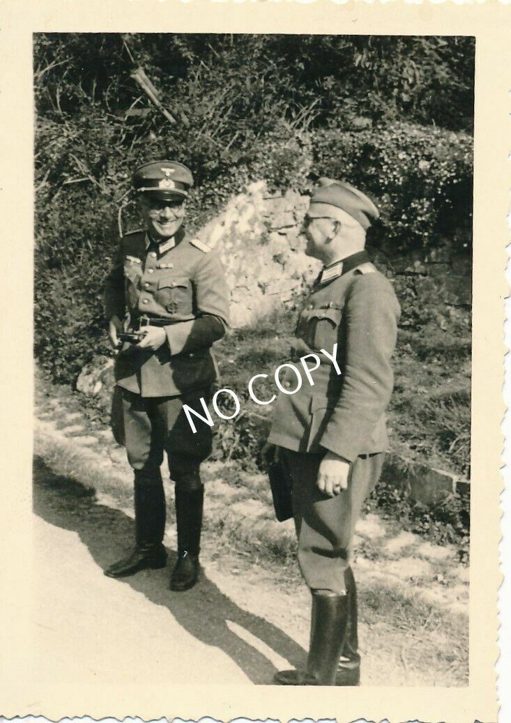 Photo WK2 Officers Soldiers Trip to Biarritz France C1.61
