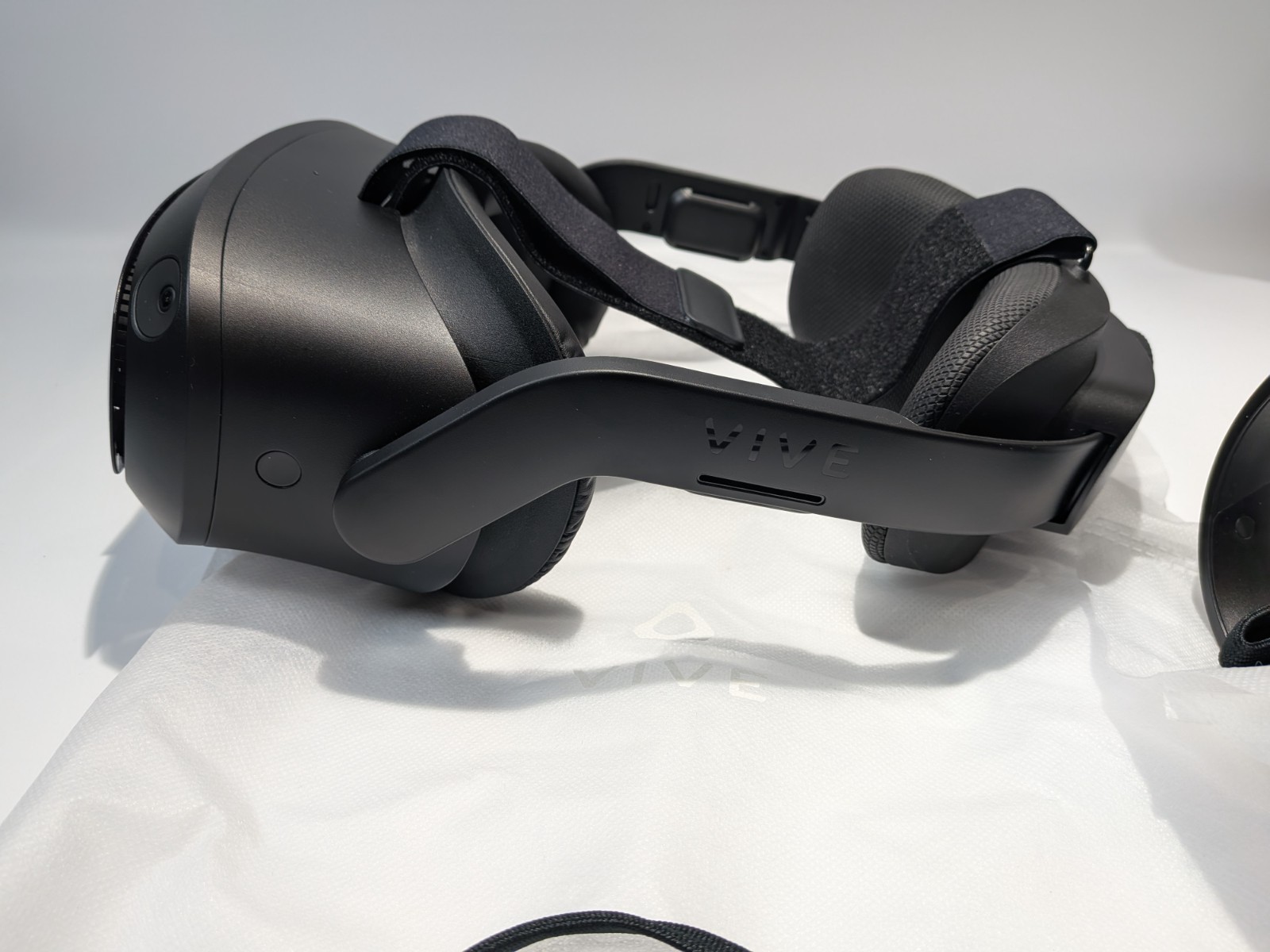 HTC Vive Focus Vision Mixed Reality PC VR Headset with Motion Controllers