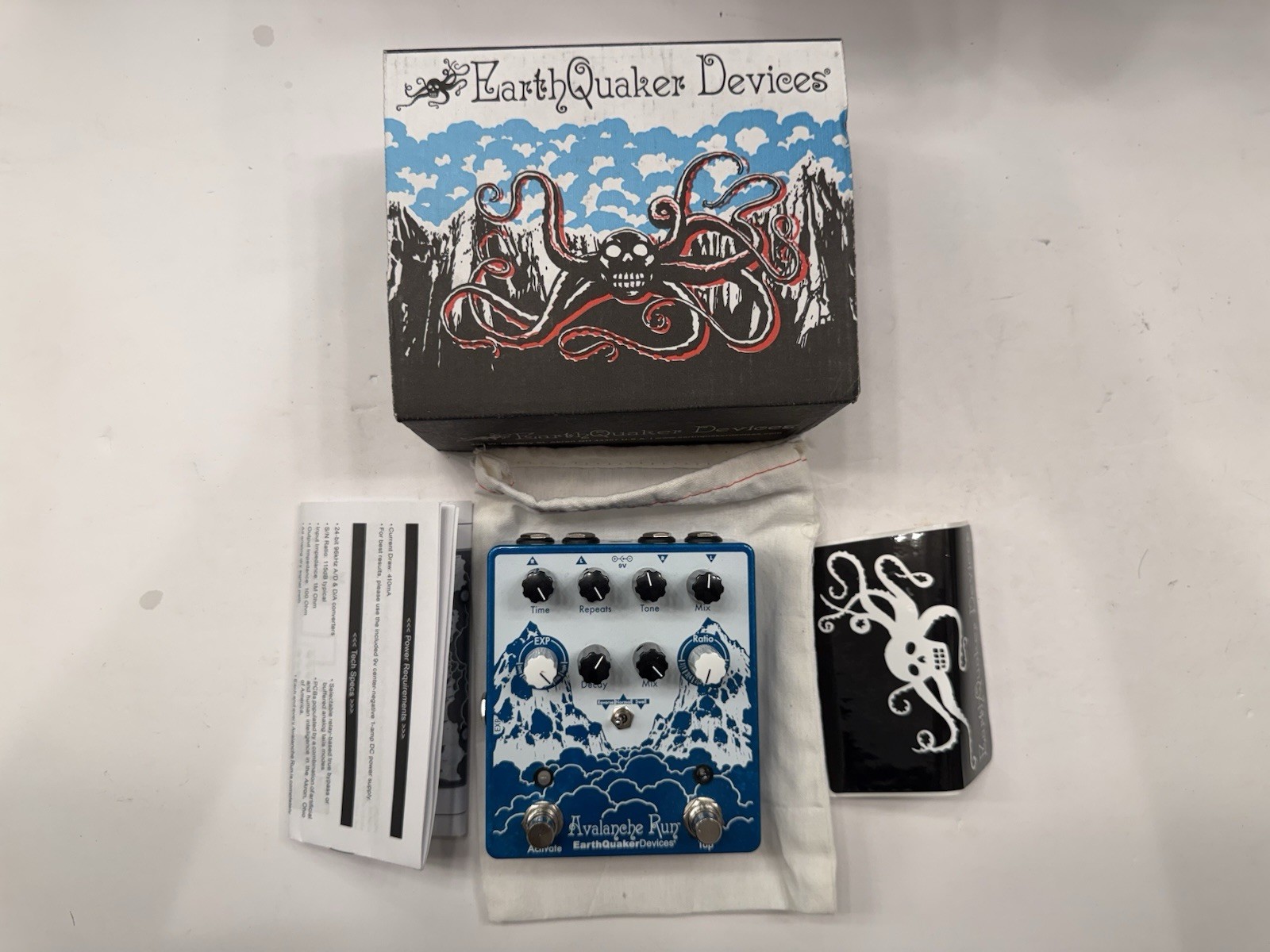 EarthQuaker Devices Avalanche Run Stereo Reverb & Delay Guitar Effect Pedal