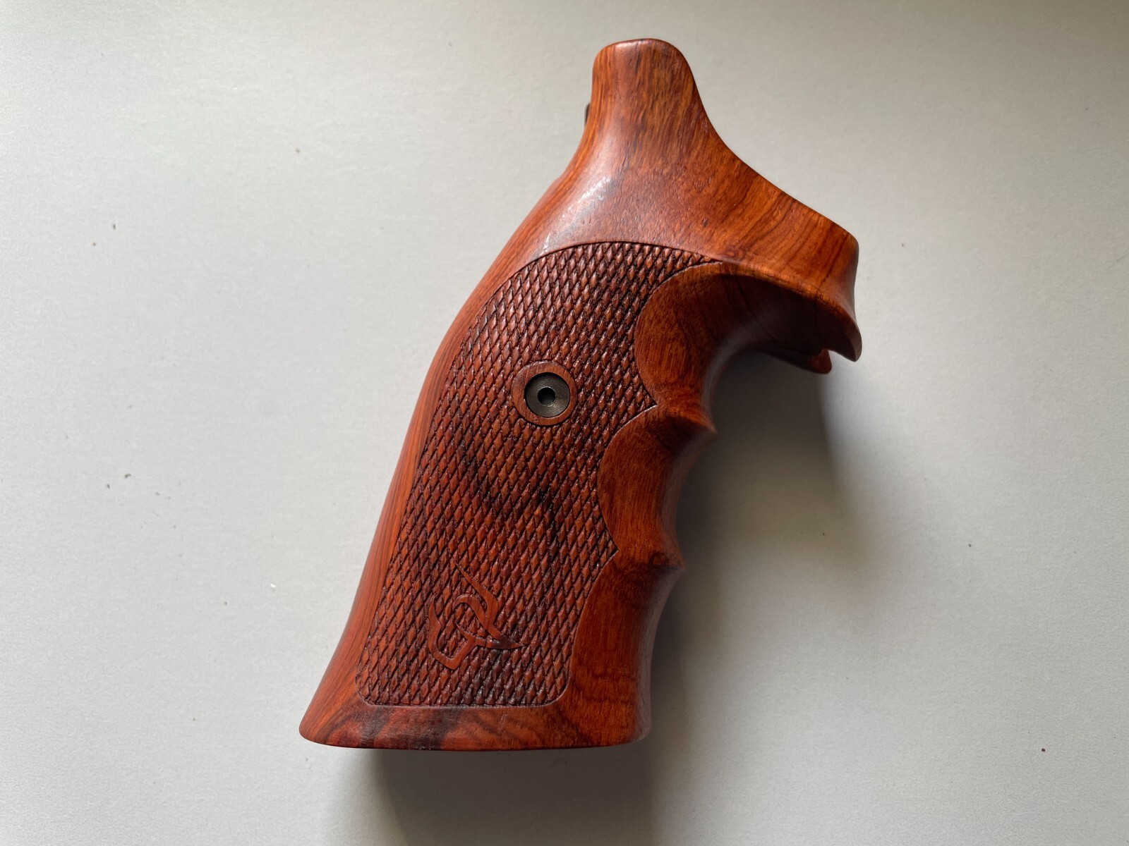 Decorative Target Grips for Taurus Medium/Large Frame SQUARE BUTT 44, 65, 66