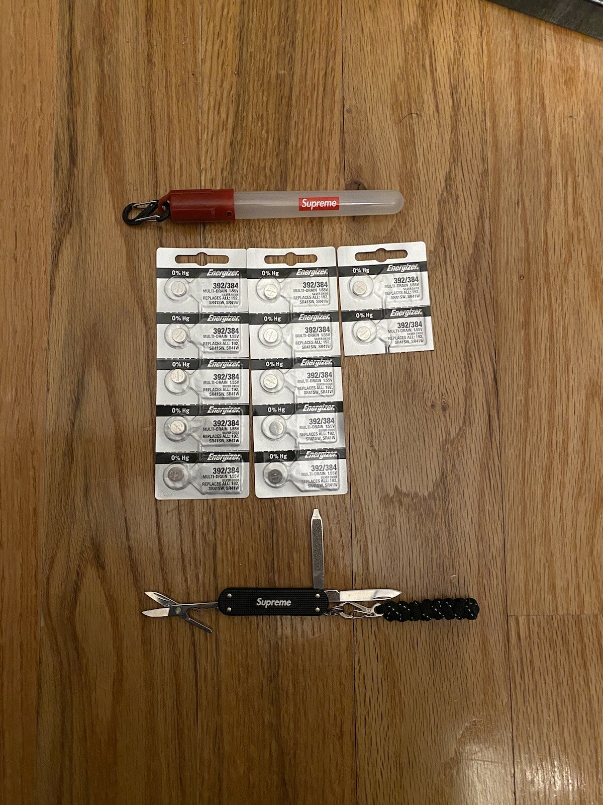 Supreme Accessories Collectables/Box Logo stickers and Batteries For Glowstick