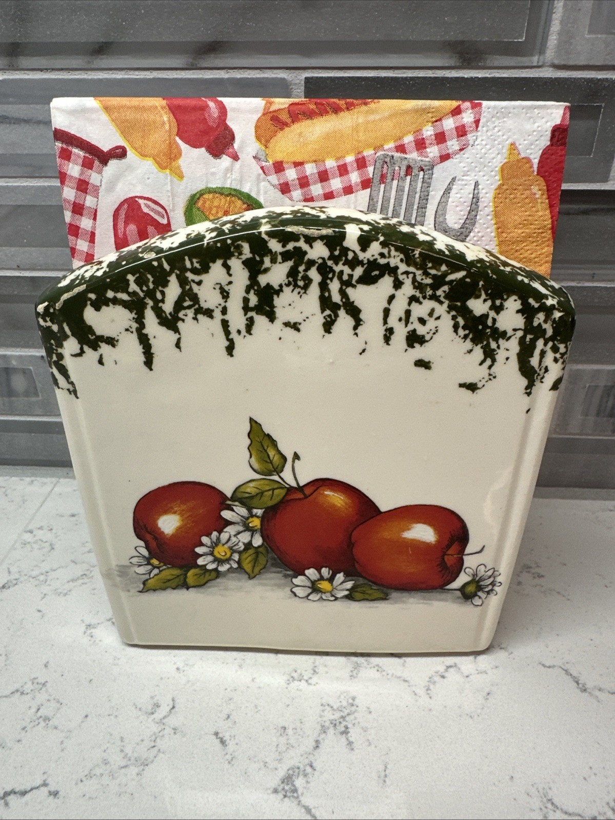 Ivory & Green Ceramic Napkin Holder w/Apples & Daisies.  4.75” X 5.5” X 3” EUC!