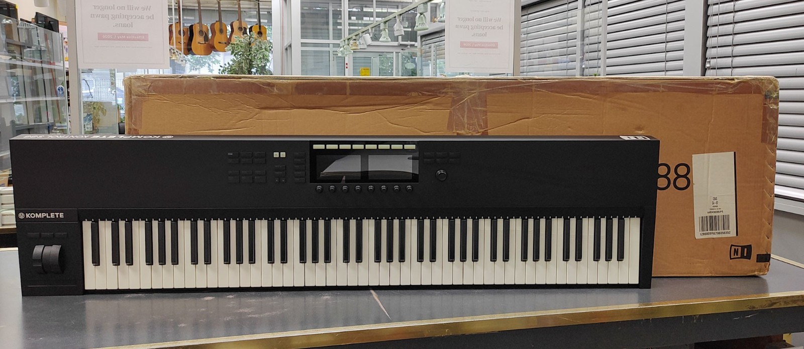 Native Instruments Komplete Kontrol S88 MK2 88-Key Weighted MIDI Controller