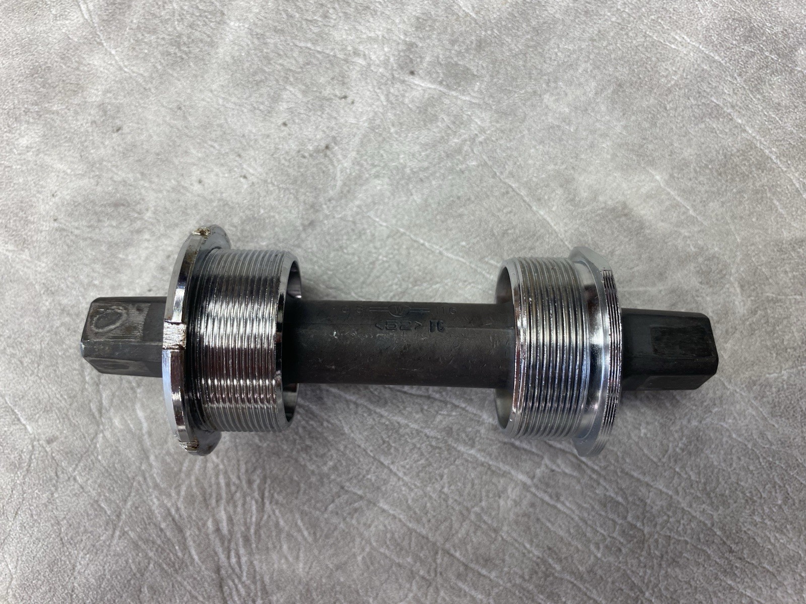 Shimano 600 Arabesque English/BSA Bottom Bracket