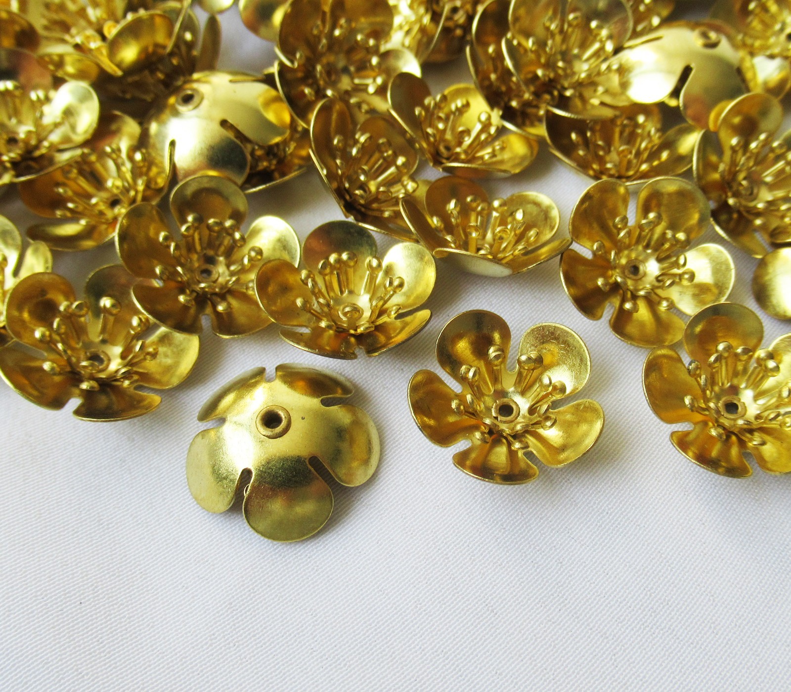 50pcs Golden Flower Finding 16mm Raw Brass Floral Filigree DIY Crafts Supplies