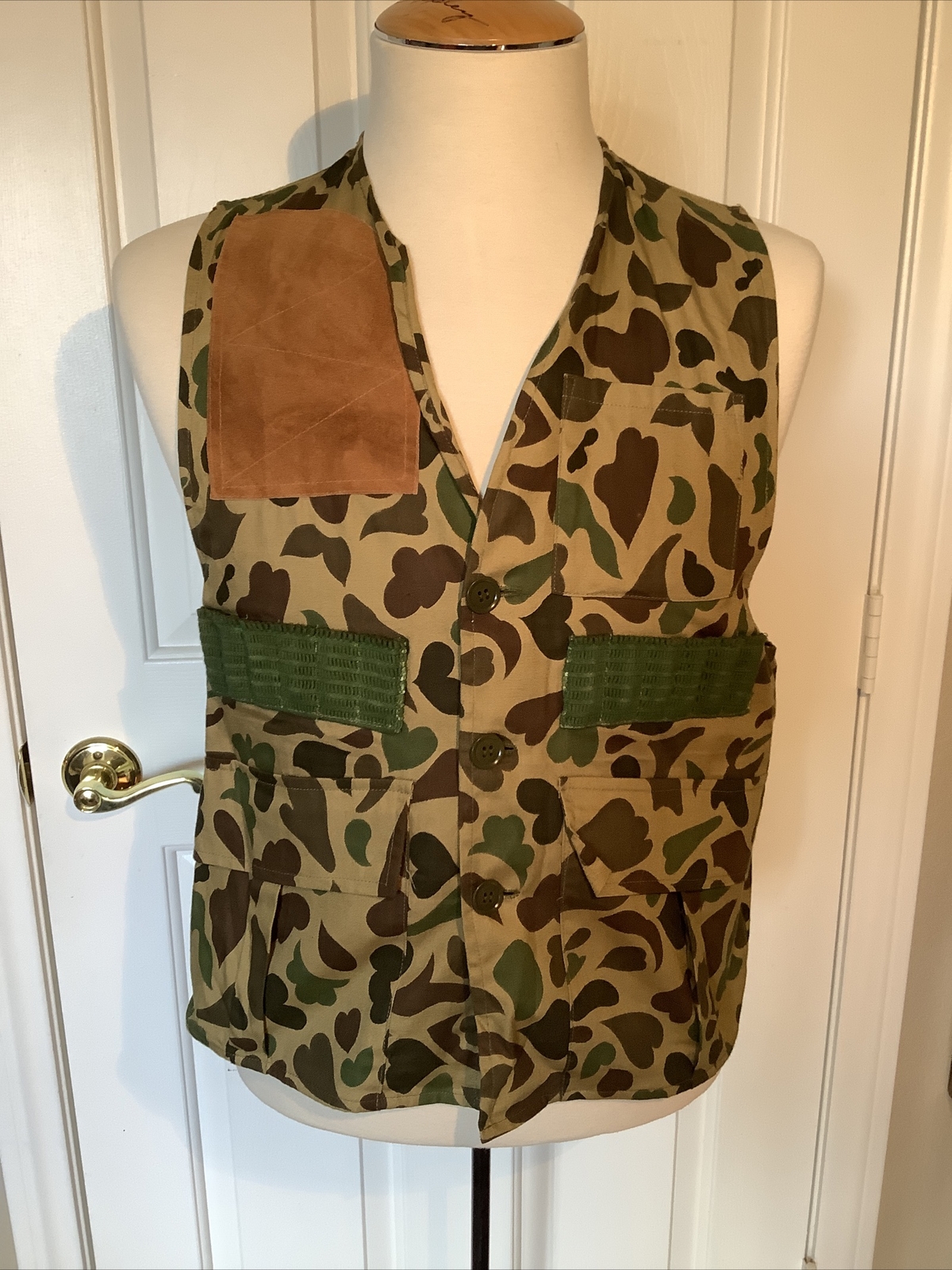 Caliber Vest Green Camo Waist Length Button Pockets V Neck Hunting Shooting Med