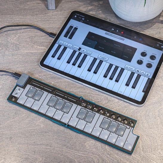 Korg nanoKEY Fold Keyboard. Beige.