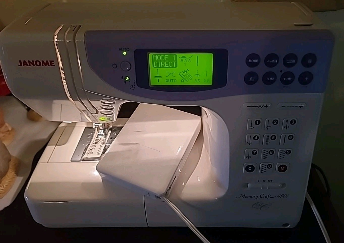 Janome Memory Craft 4900 QC Computerized Sewing & Quilting Machine