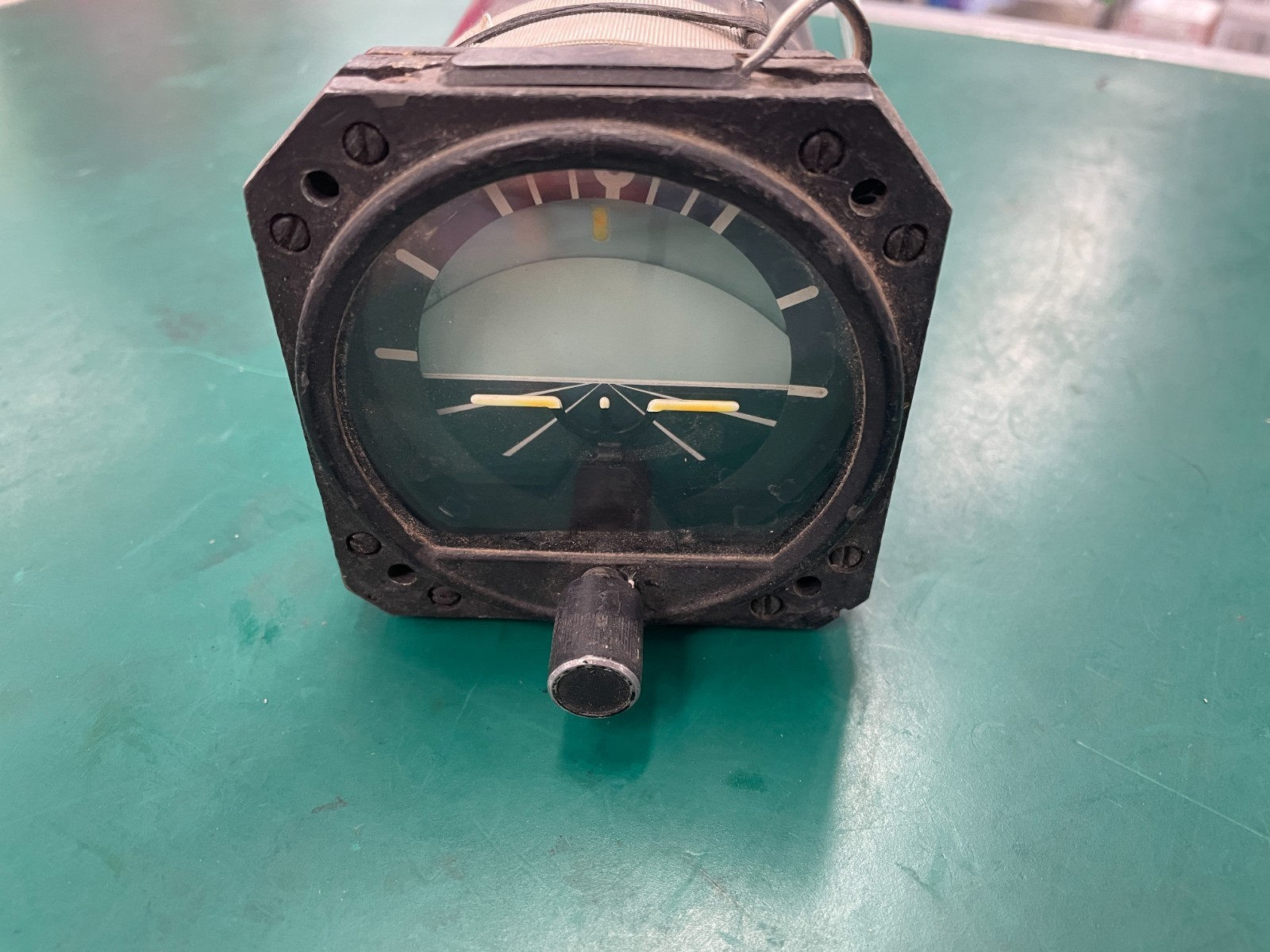 Edo-Aire 5000B-5 Attitude Gyro 1U149-001-1 Beechcraft 58-380013-3 L4