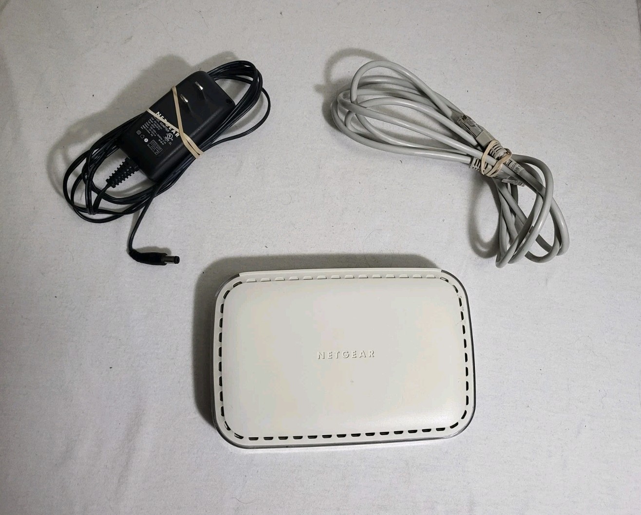 Netgear GS608 V2 8 Port Gigabit Ethernet Switch W/ Power Cable - Works!