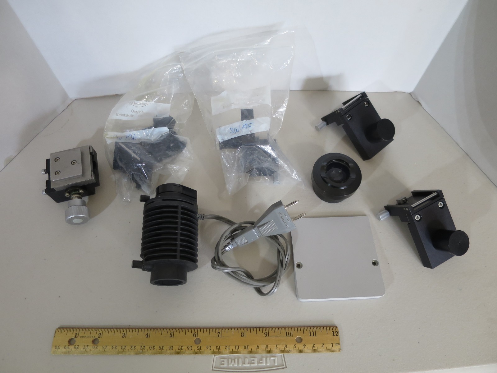 Olympus Microscope MicroPositioner, Illuminator, Reichert  SW 135 AUSTRIA parts.