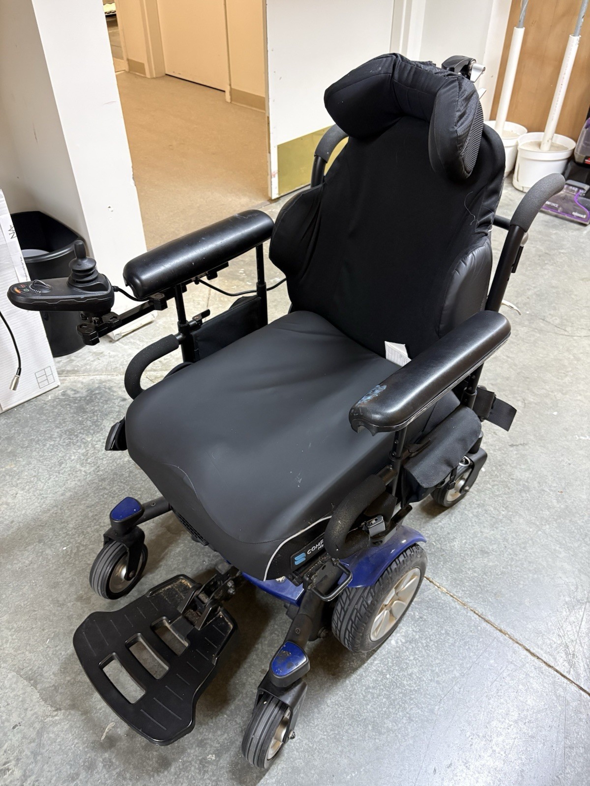 Pride Jazzy Electric Power Wheelchair Black Blue Joystick Detachable Footrests