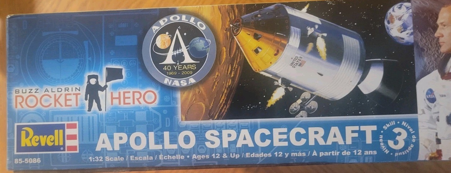 REVELL 85-5086 1/32 Apollo Command & Service Module 40th Anniv MODEL KIT
