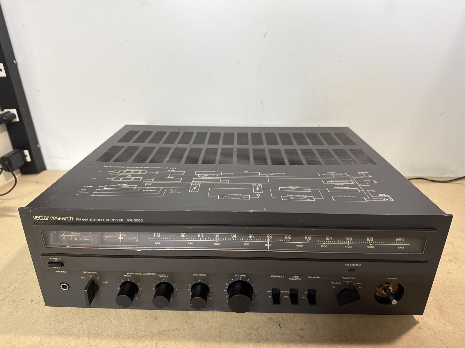 Vector Research VR-2500 FM/AM Stereo Receiver