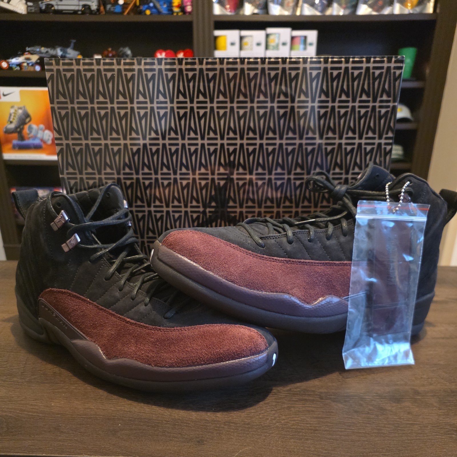 [DV6989-001] WOMENS AIR JORDAN RETRO 12 A MA MANIÉRE SZ 15.5 women, SZ 14 men's