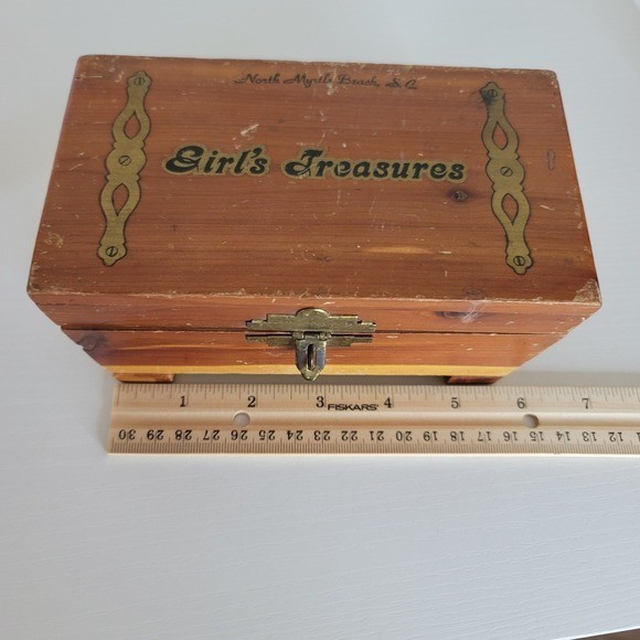 Vintage Cedar Jewelry Box Girl's Treasures Myrtle Beach South Carolina Keepsake