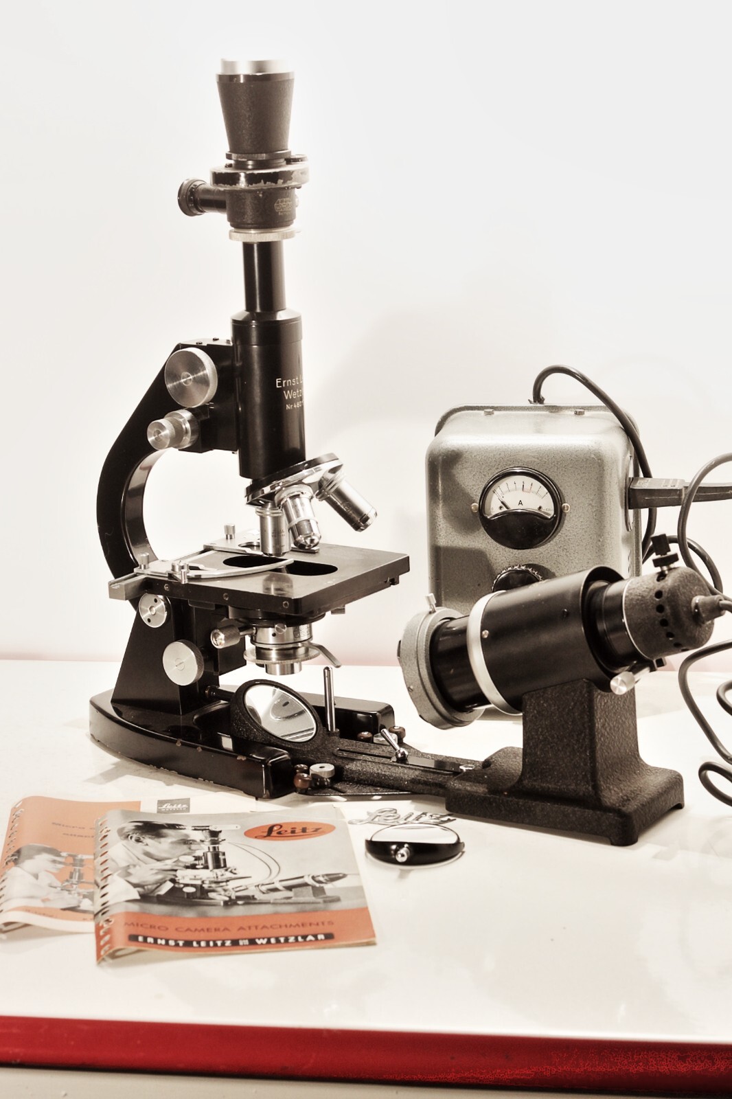LEITZ PHOTOMICROSCOPE (CA. 1956) WITH VERY RARE HIGH INTENSITY LAMP-MICROIBSO
