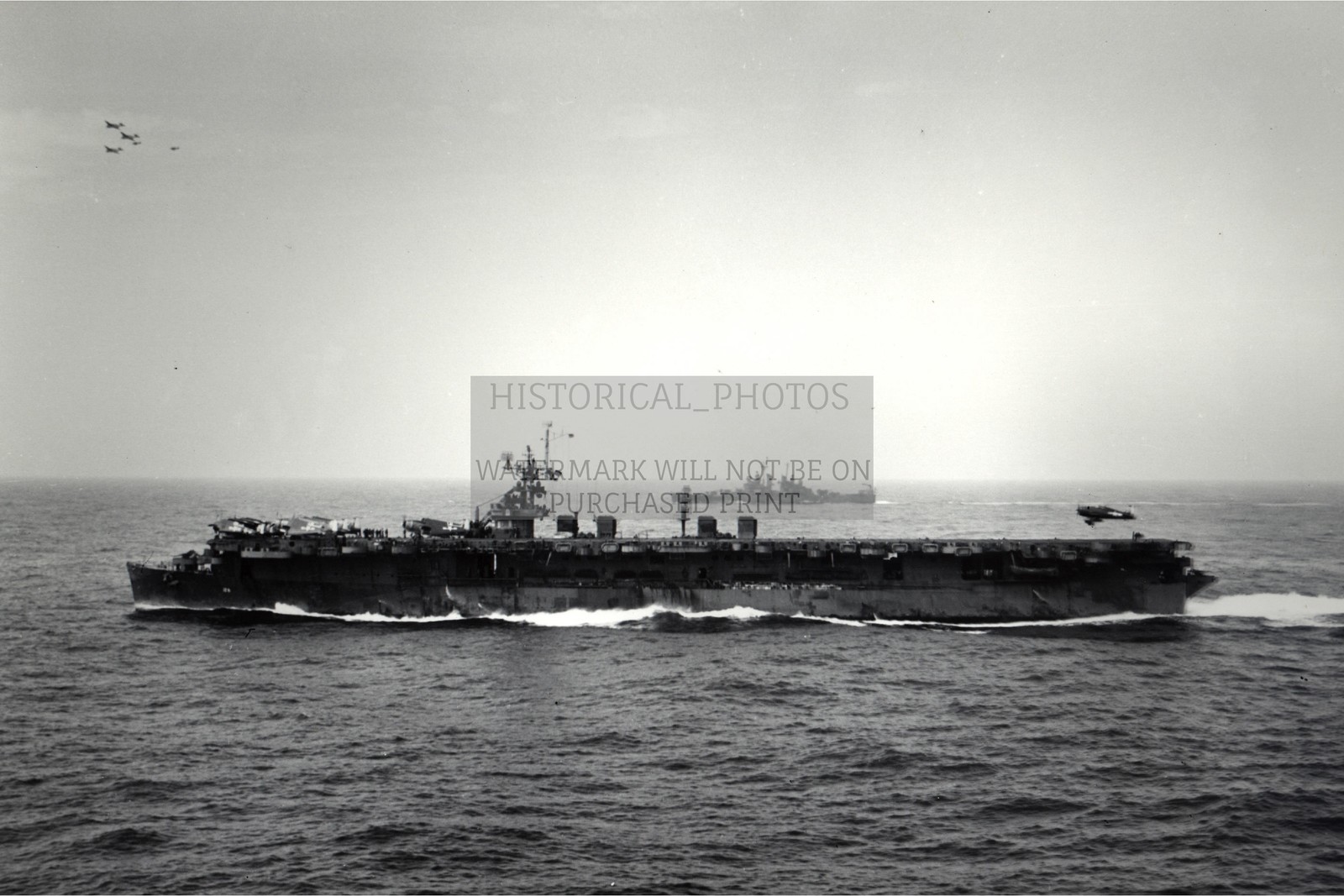 USS CABOT CVL-28 CLEVELAND CLASS CRUISER AIRCRAFT 1944 4X6 POSTCARD PHOTO