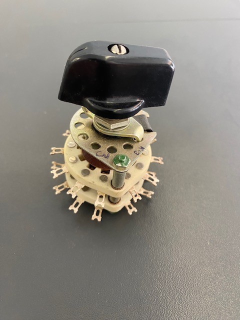 Ceramic Rotary Switch 2 pole 11 positions with knob Break-Before-Make. NOS Lot 1