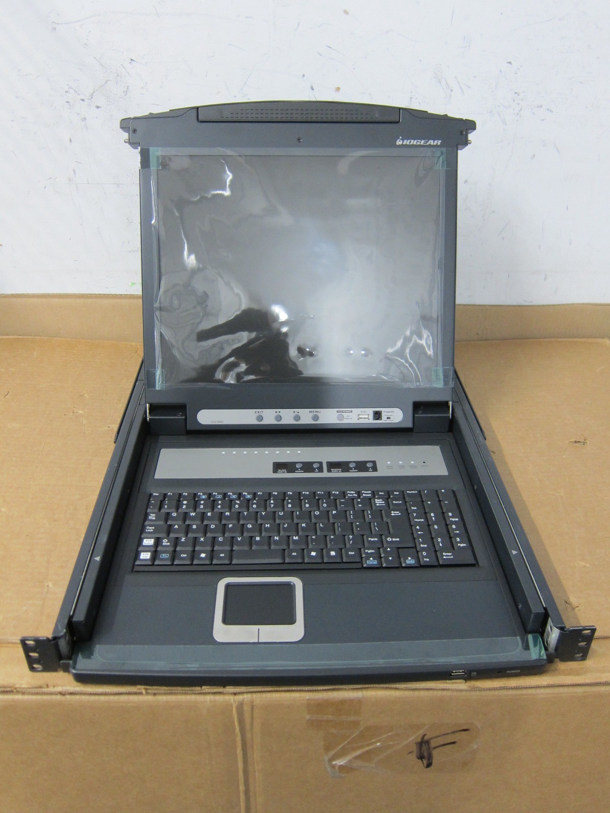 IOGEAR GCL1808	8-Port 17" LCD Combo KVM Switch