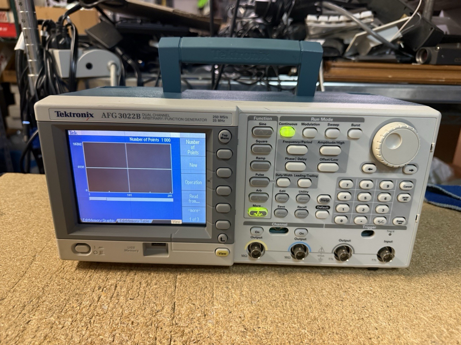 Tektronix AFG3022B Dual Channel Arbitrary Function Generator READ