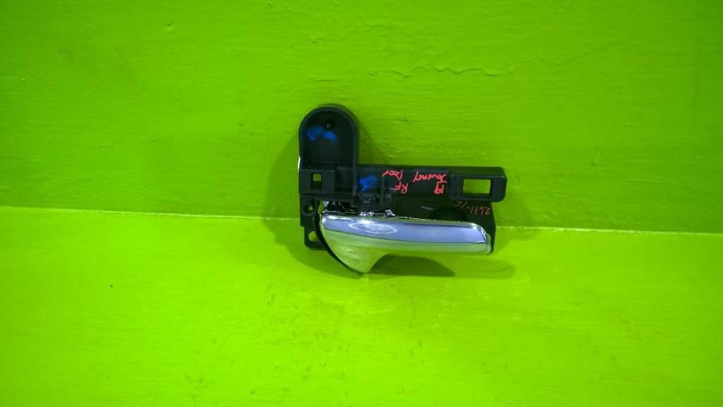 11-19 JOURNEY PASSENGER RIGHT FRONT DOOR INTERIOR HANDLE OEM 2671-16