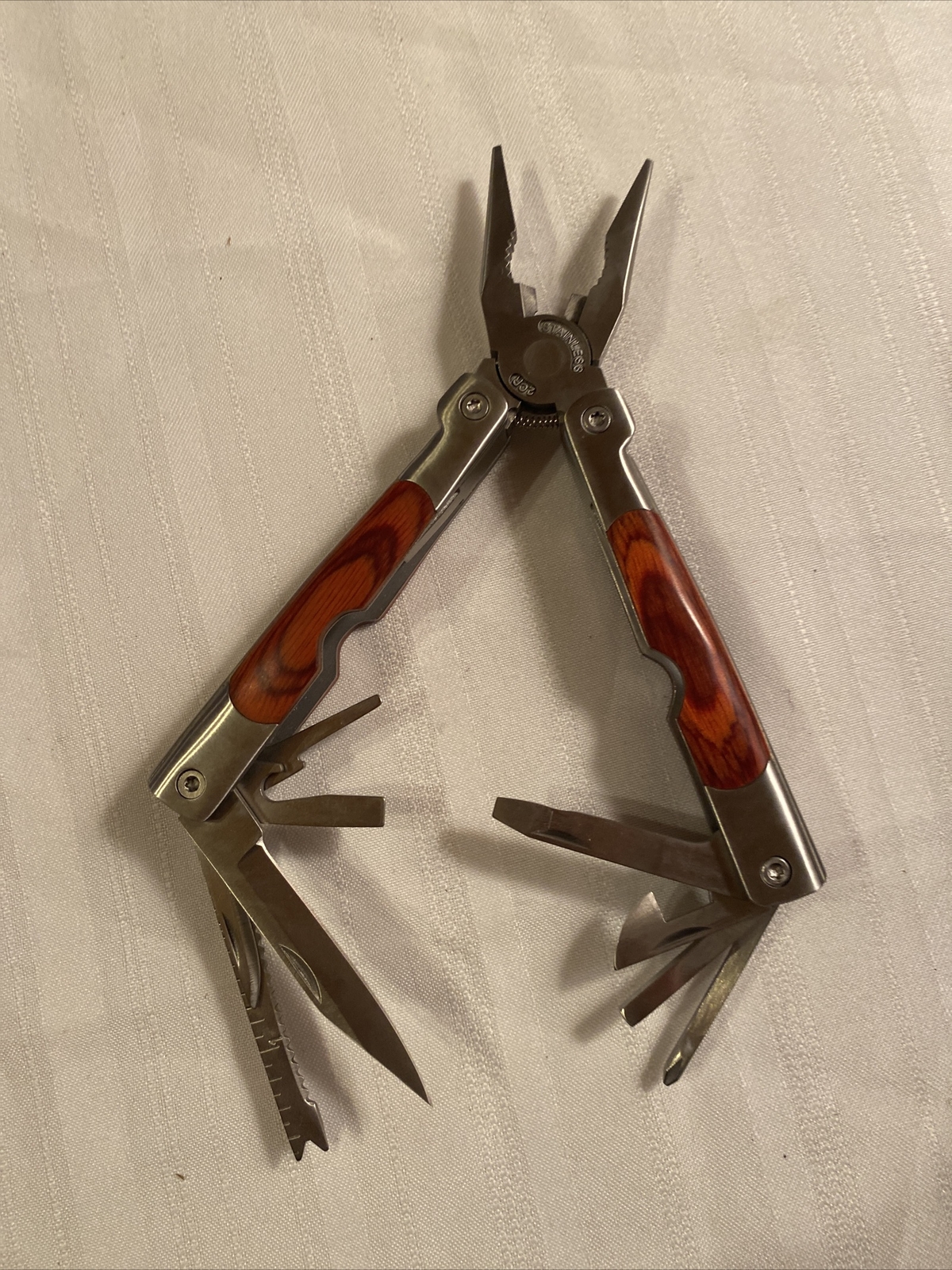 Multi-Tool Knife by Elk Ridge pliers pocket knife