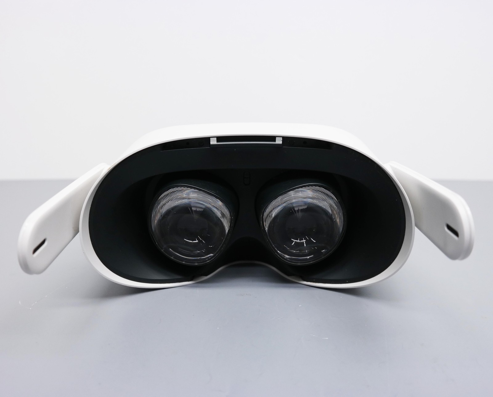 Meta Quest 2 128GB Advanced All-In-One VR Headset ISSUE