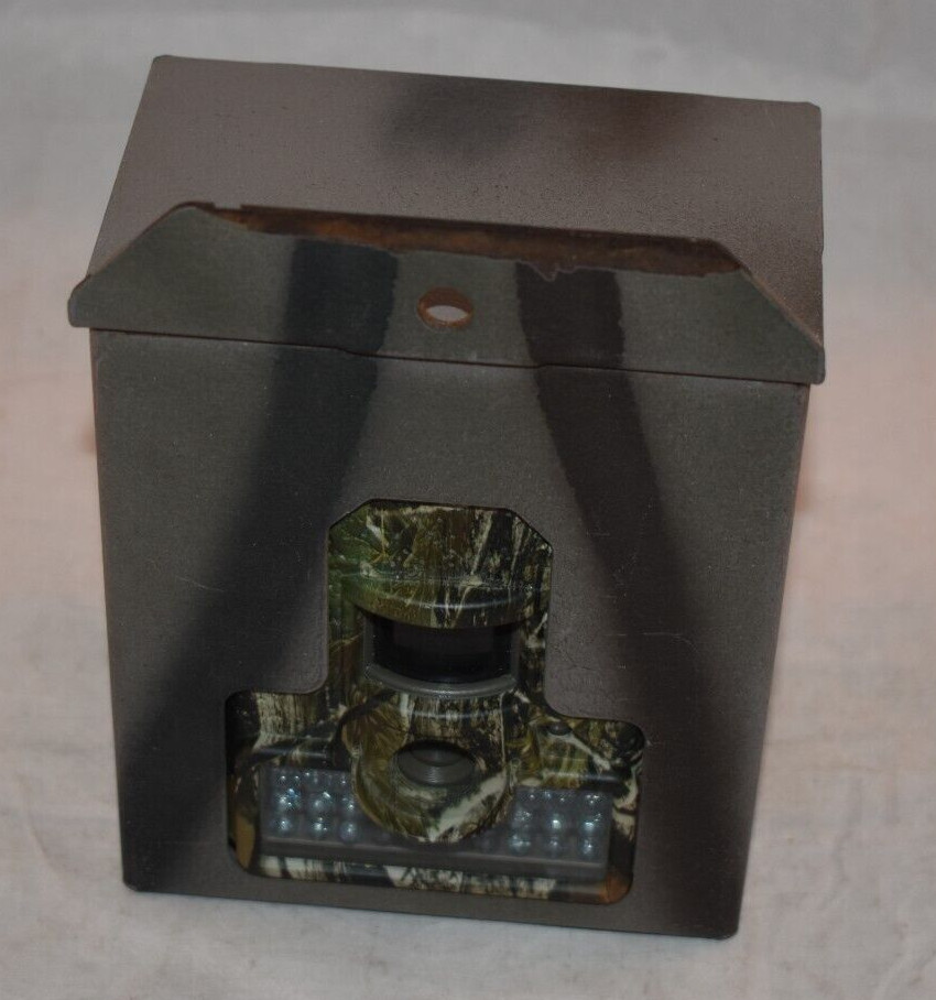 Moultrie M100 Gamespy Digital Game Camera with Cam Security Box A Used