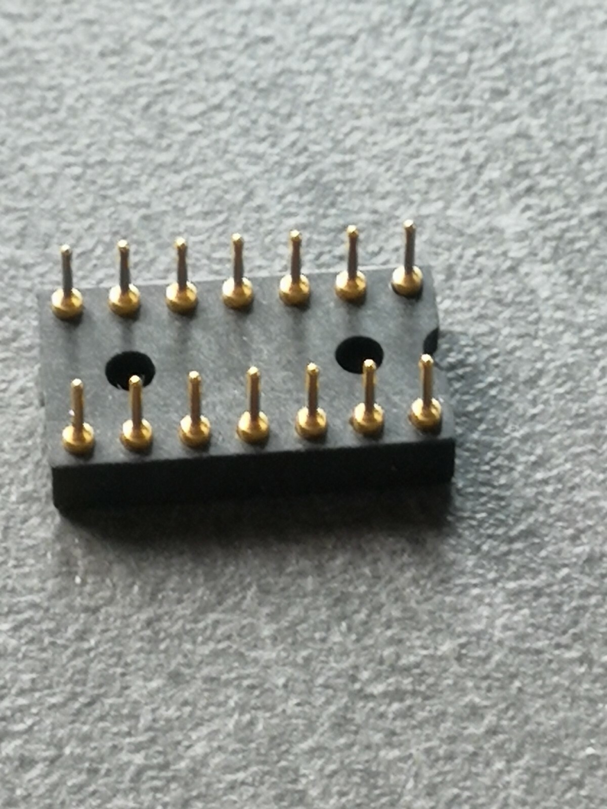 10x IC-Bausteine IC-Steckadapter IC-Sockel schwarz/gold 14-polig gedreht NEU
