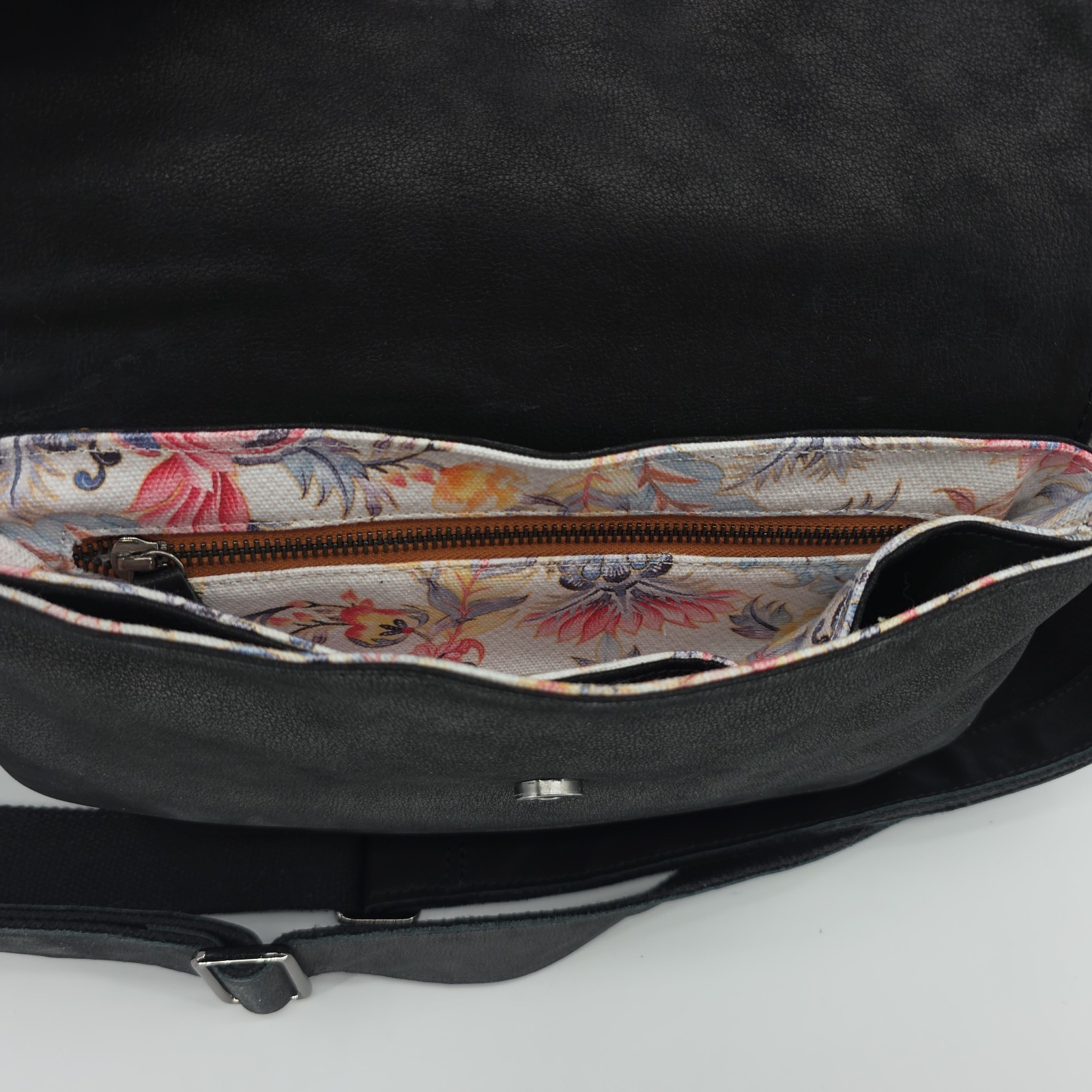 Epiphanie Leather Camera Bag Black, Removable Sections Multipocket w Strap