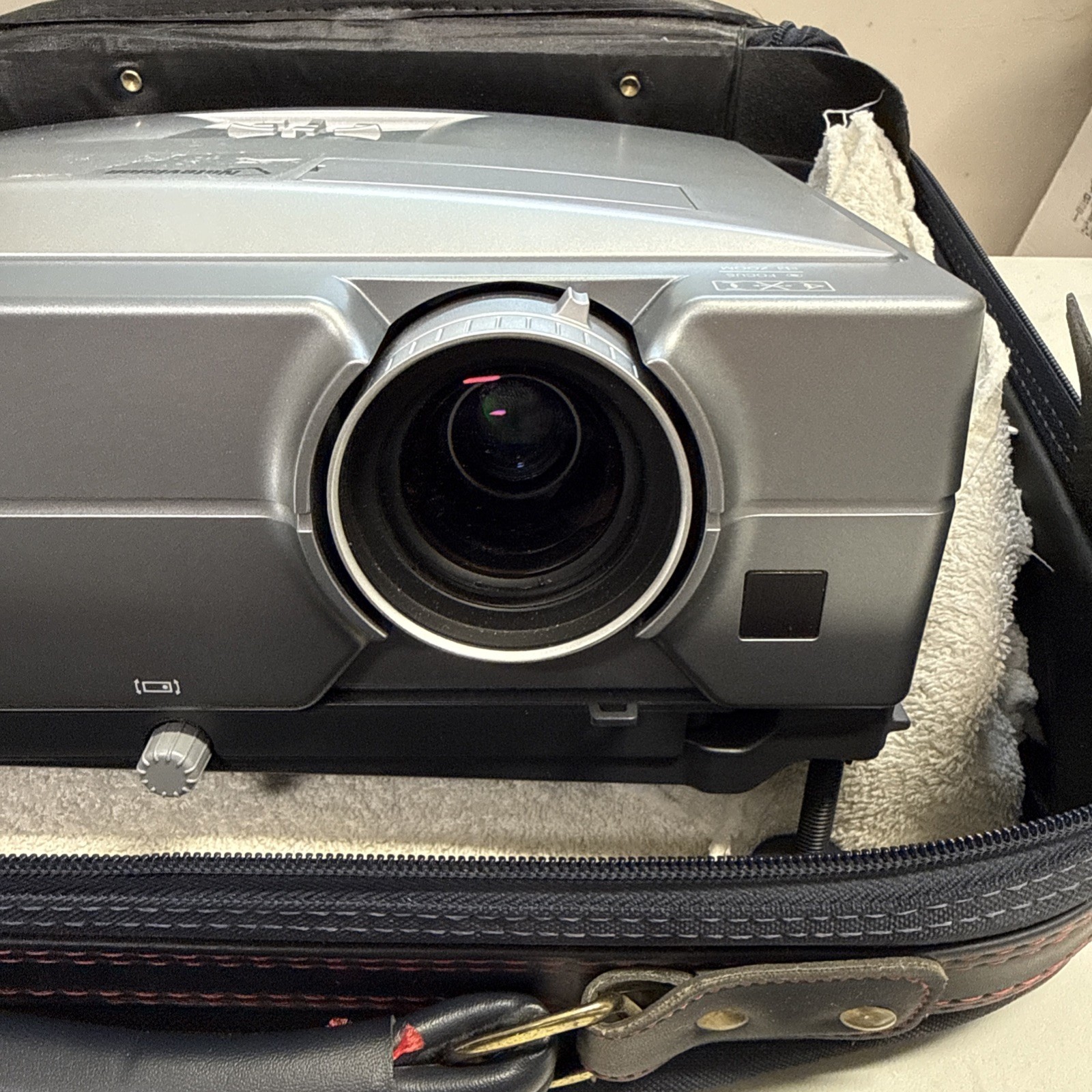 Used Sharp XG-C330X 3LCD Projector 6600 Lamp Hours Remaining