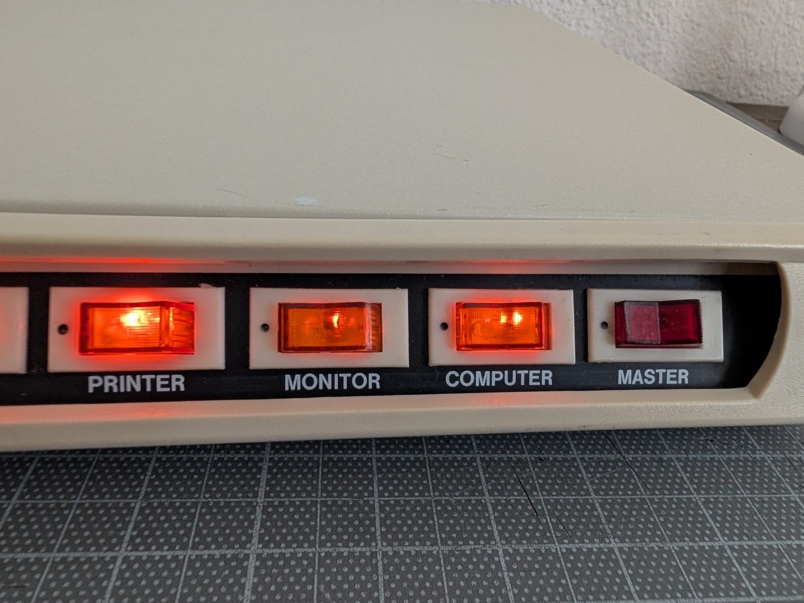 Vintage Computer Power Controller Surge Protector Power Supervisor Model MT-767