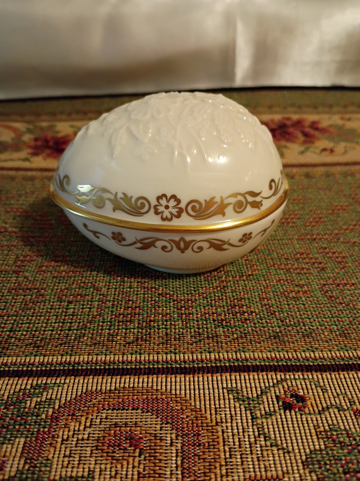 Lenox "Springtime" Egg Box.                                              (30)t
