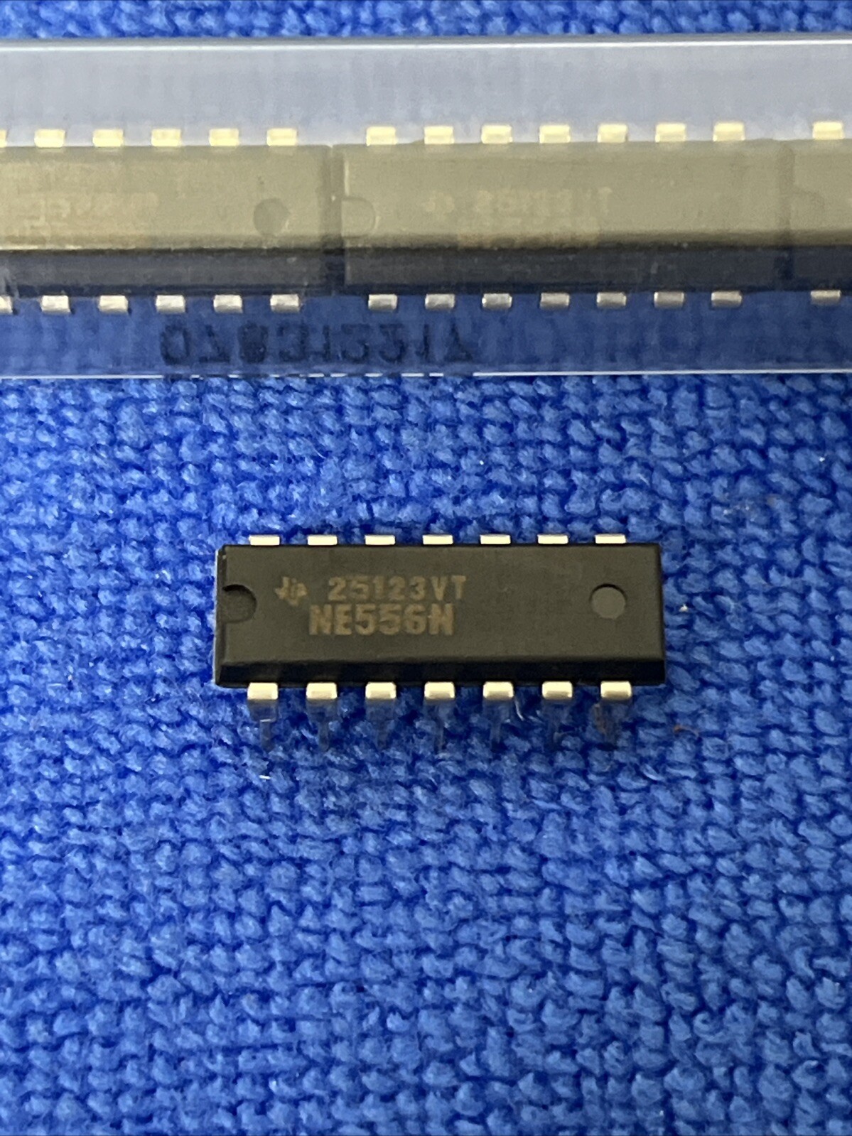 TI ~ NE556N ~ Standard Dual Timer - 14-Pin PDIP (LOT OF 10)