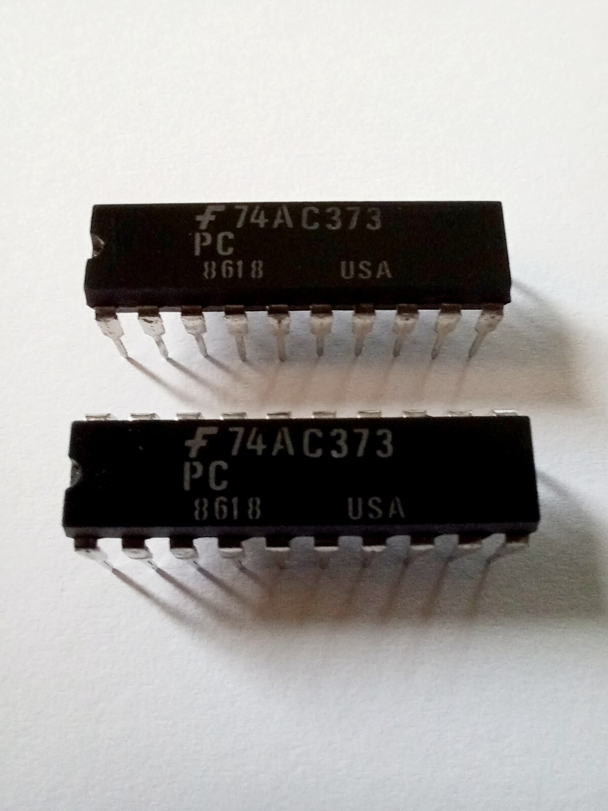 Lot of 2*  Fairchild F 74AC373 PC  Octal D-type transparent latch 3-state DIP-20