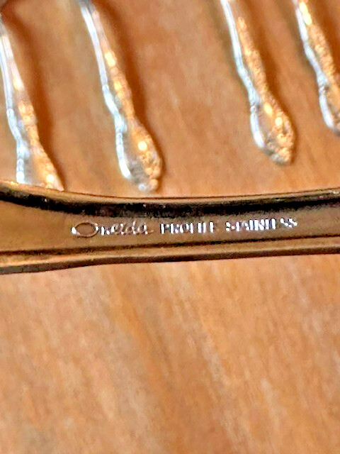 Oneida Profile Galveston Stainless Flatware 30 piece Set with original boxes