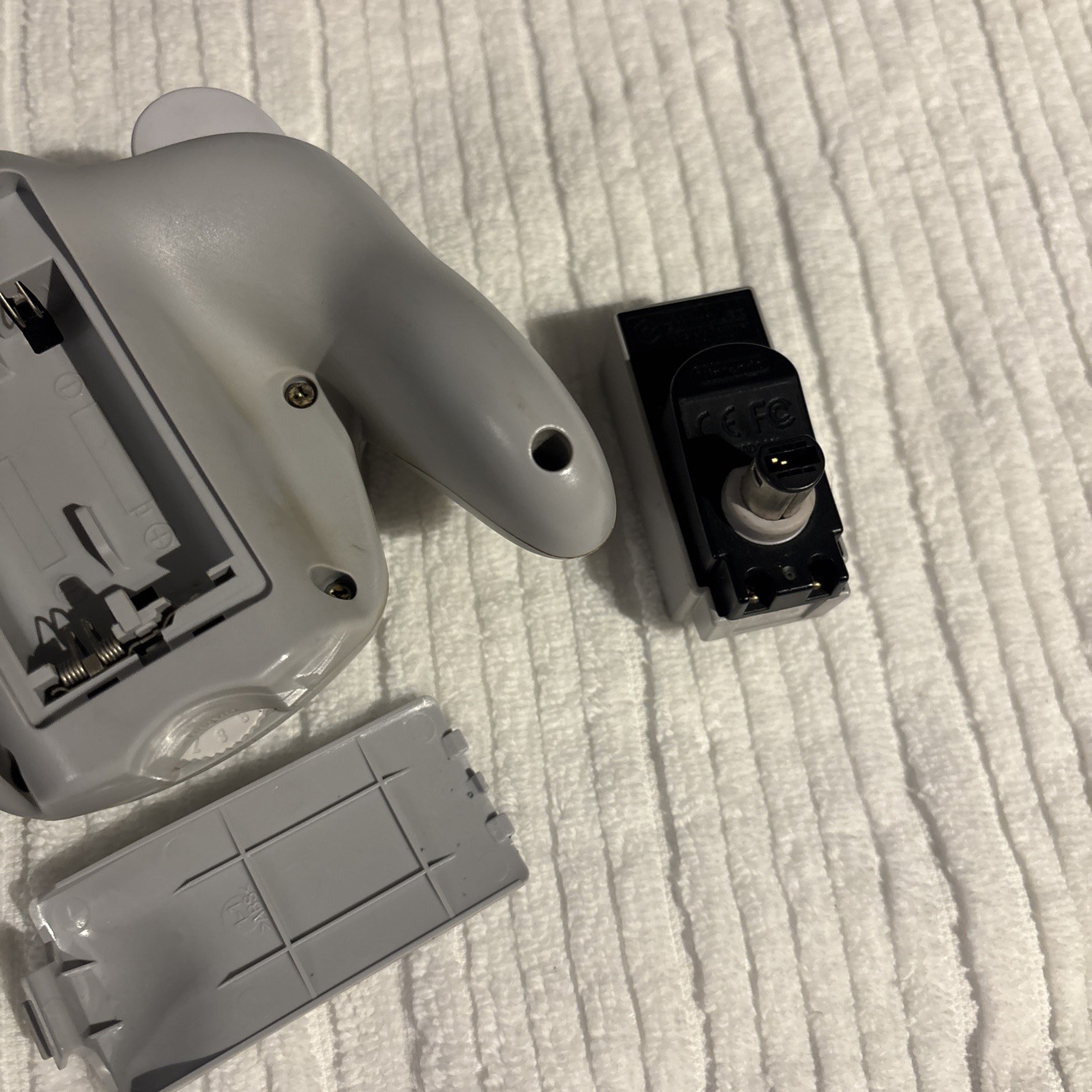 Nintendo DOL-004 Wave Bird Wireless Controller and dongle Clean Contacts