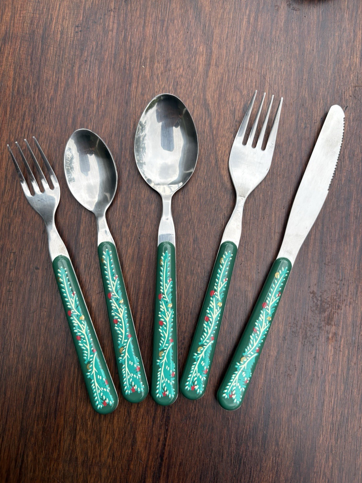 Hollyberry 20-Piece Holiday Flatware Set