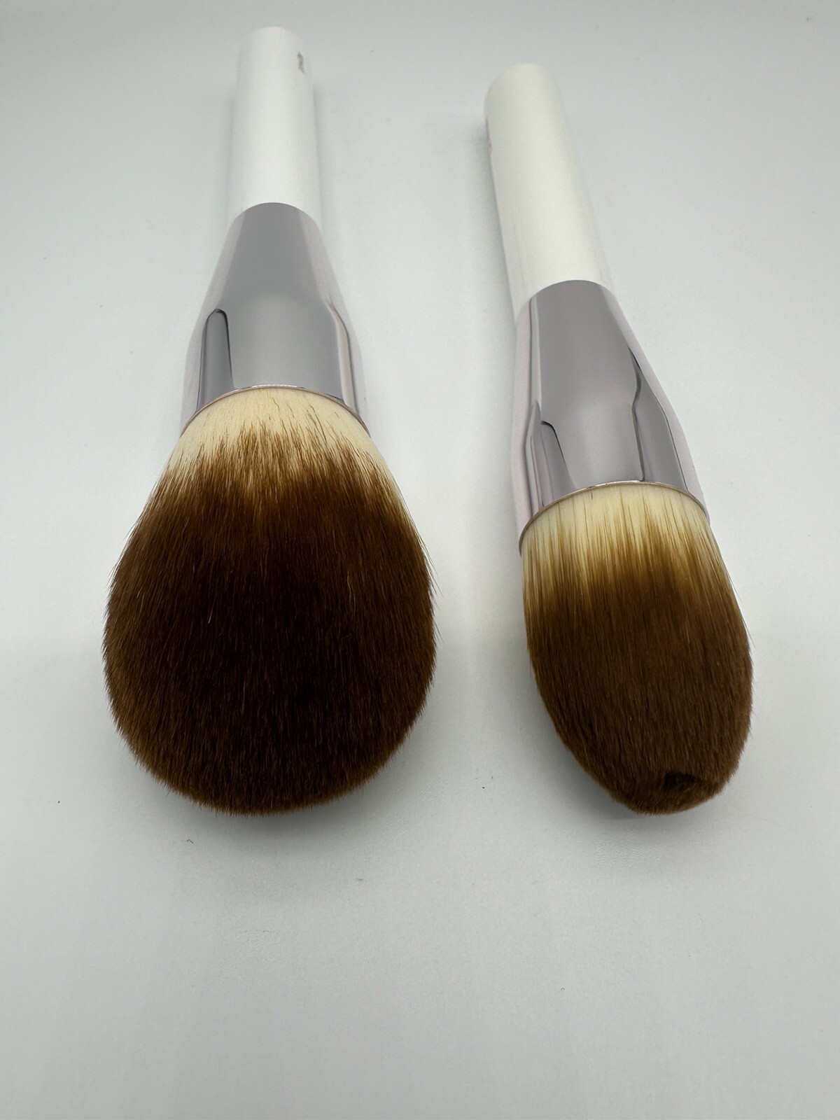 Set of 2 brushes, La Mer Powder and Foundation Brushes