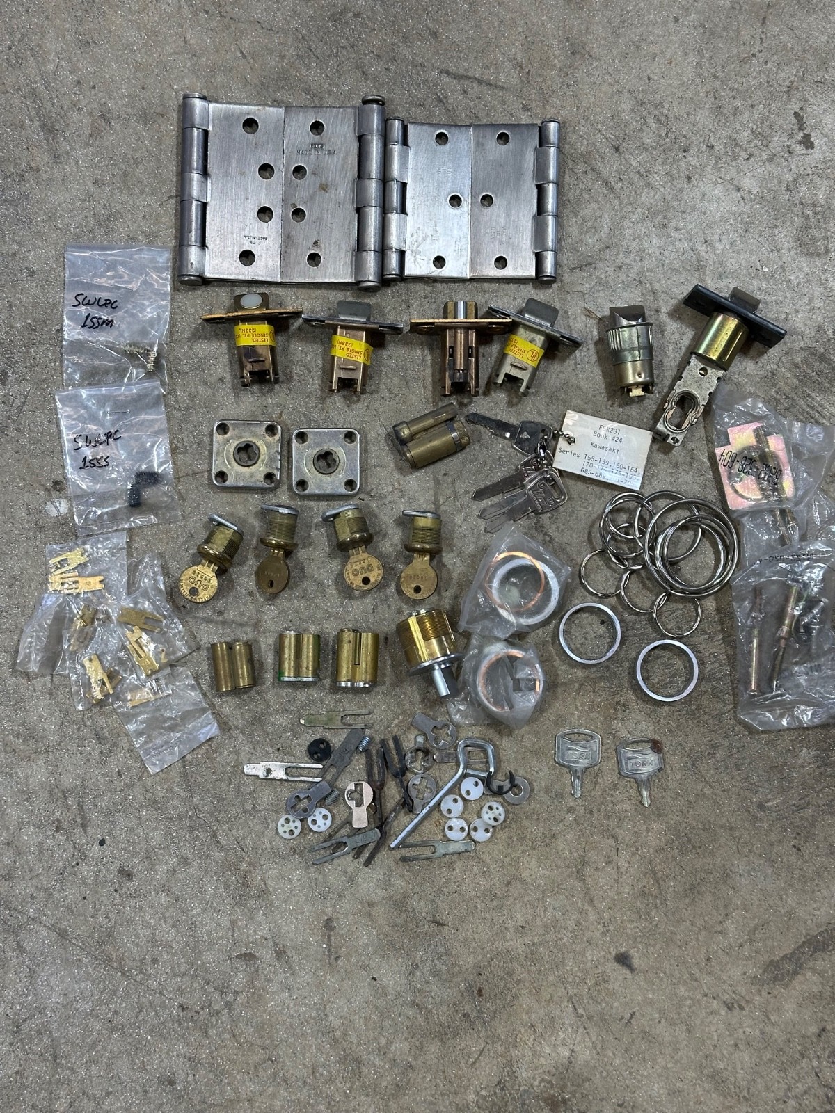 LOCKSMITH LOT - HINGES, CORBIN AND SHLAGE LATCHES, ILLINOIS CAM LOCK, MORTISE T